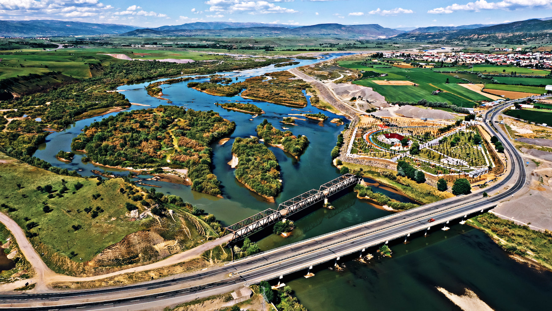 Bingöl Genç’te Güvenilir Yapı Malzemeleri Tedarikçisi: Hasan Bilgin Yapı Malzemeleri