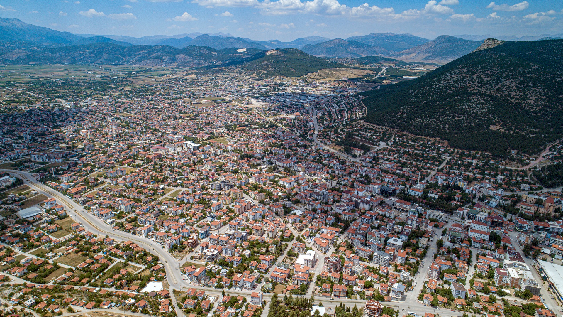 Burdur Bucak’ta Güvenilir Yapı Malzemeleri Tedariki: Hasan Bilgin Yapı Malzemeleri