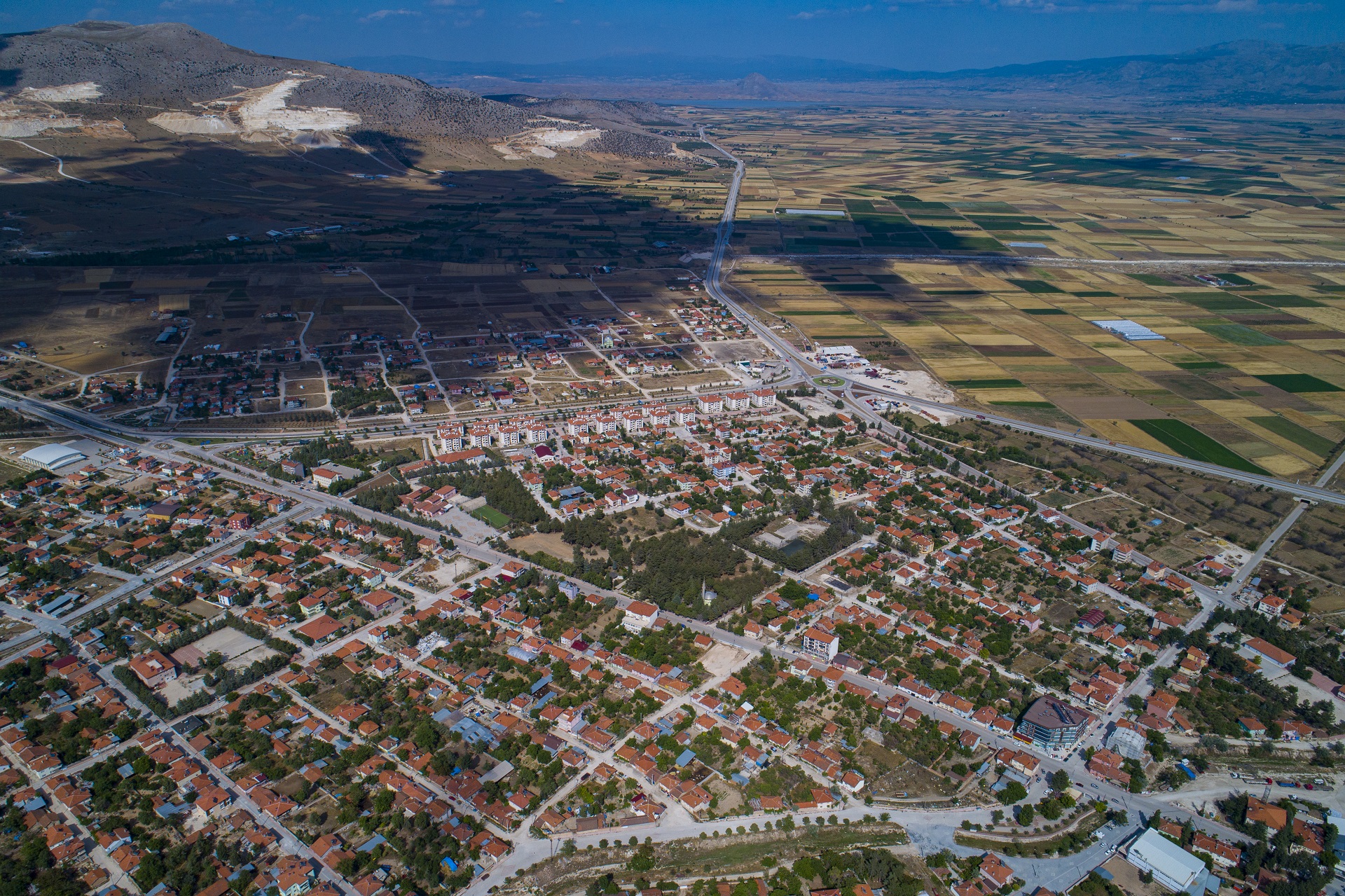 Burdur Karamanlı’da Güvenilir Yapı Malzemeleri Çözümleri | Hasan Bilgin Yapı Malzemeleri